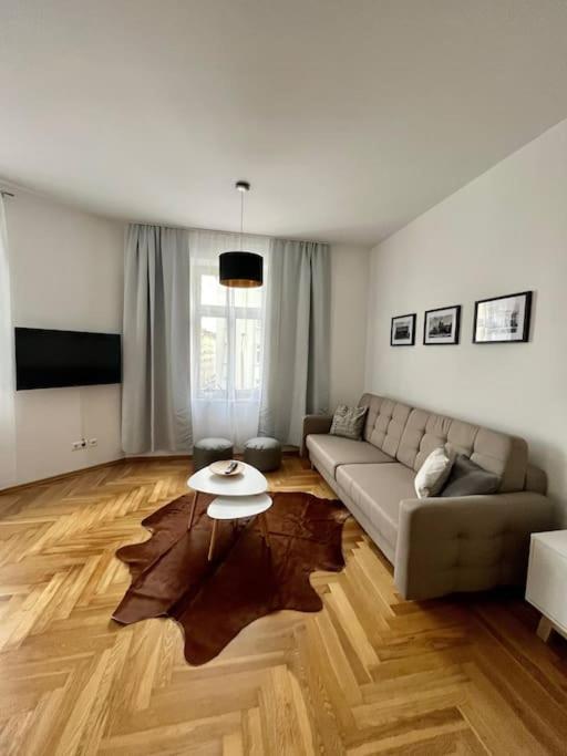 Firstclass 2r_apartment In Apartment