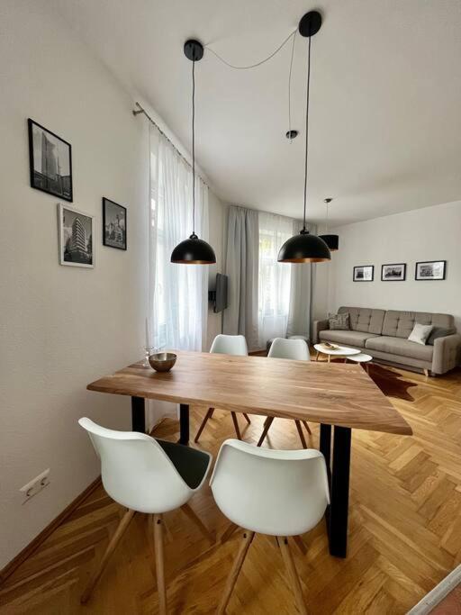 Firstclass 2r_apartment In Apartment